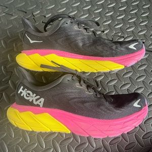 Arahi Women’s Hoka. Size 8.5.